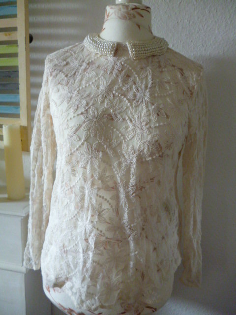 Zara Bluse Stickereien Perlen Kragen