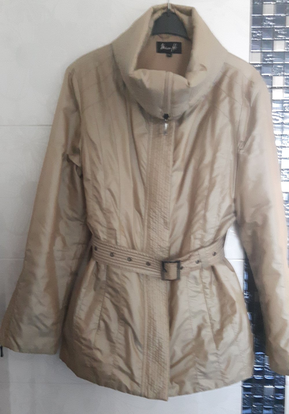 Damen- Jacke - Winterjacke - leicht gefüttert -großer Kragen- gold