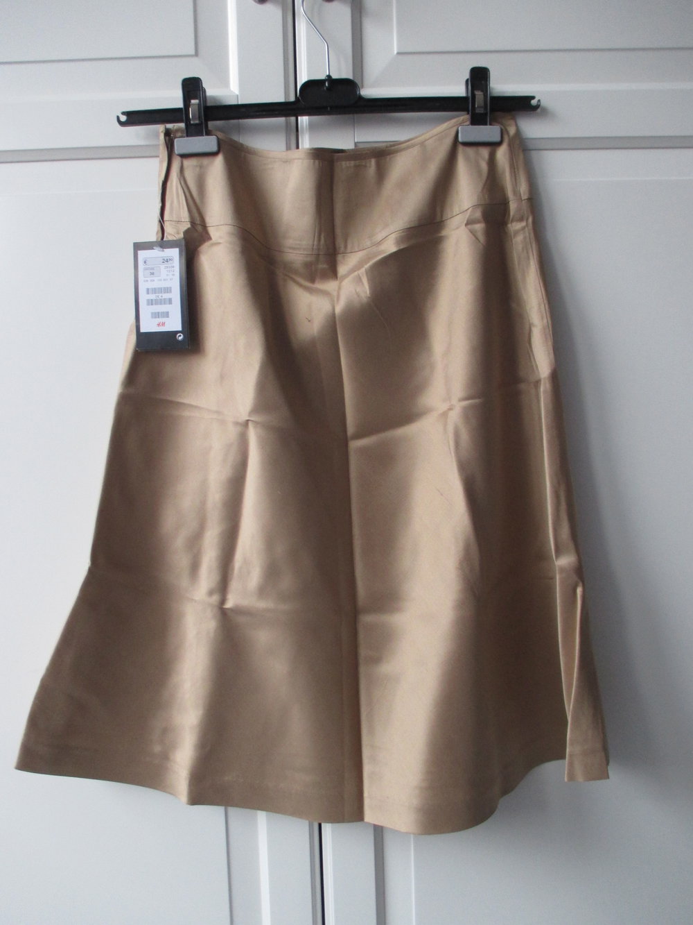 Seidenrock , h & m, braun, Gr. 36, aufgestickte Blumen, 100 % Seide, neu mit Etikett