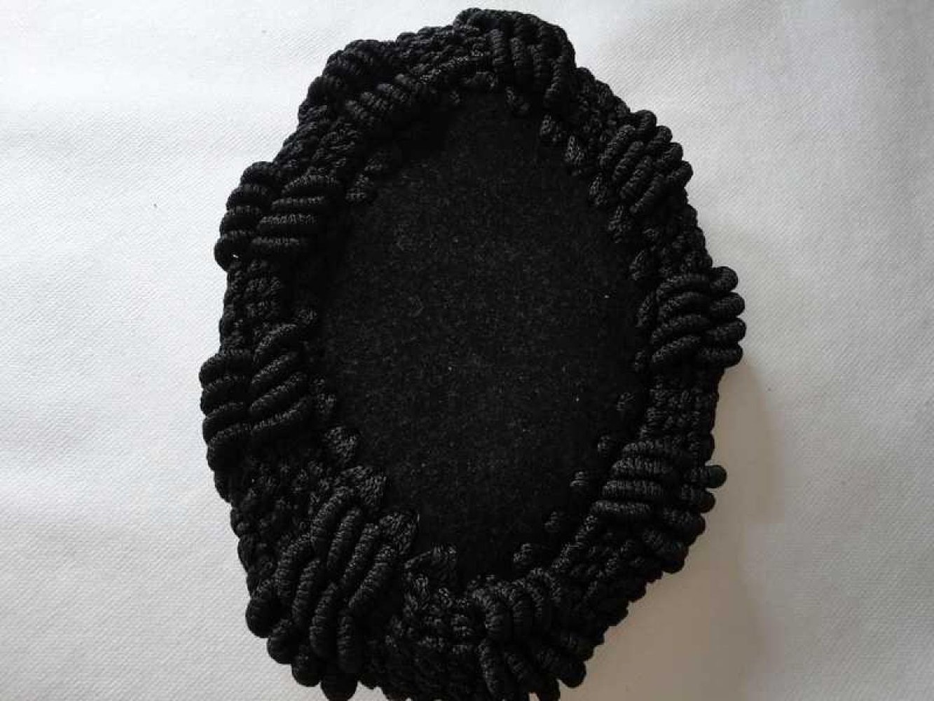 Kleine schwarze Beuteltasche mit Metallhenkel Bolivien