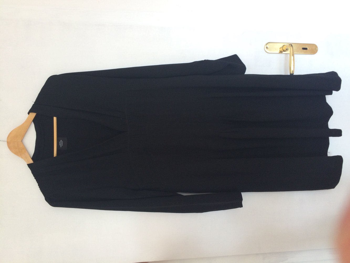 Kleid von Mads Norgaard Copenhagen 
 Tiefer Ausschnitt schwarz klassisch 42
