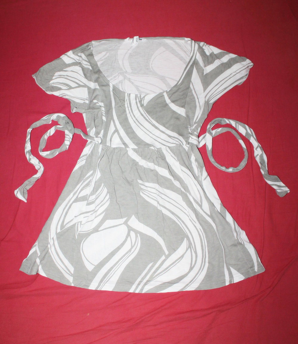 schönes Babydoll Oberteil in grau weiß