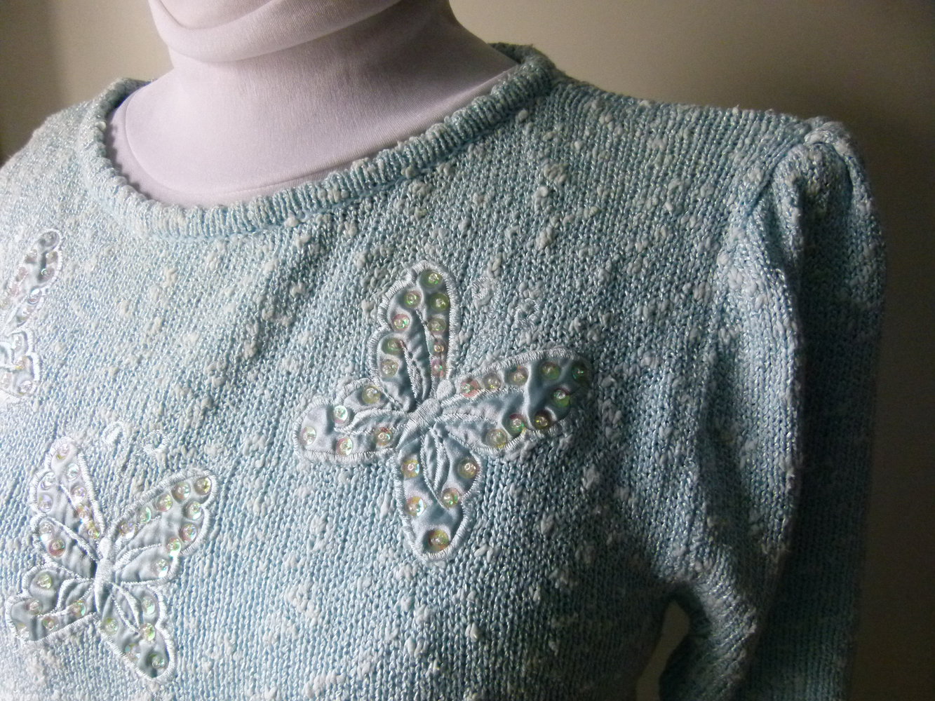 Strick Pulli mit Schmetterlingsapplikationen & kurzen Puffärmeln, hellblau pastell, Boho Retro Vintage Mori Hippie Elfen