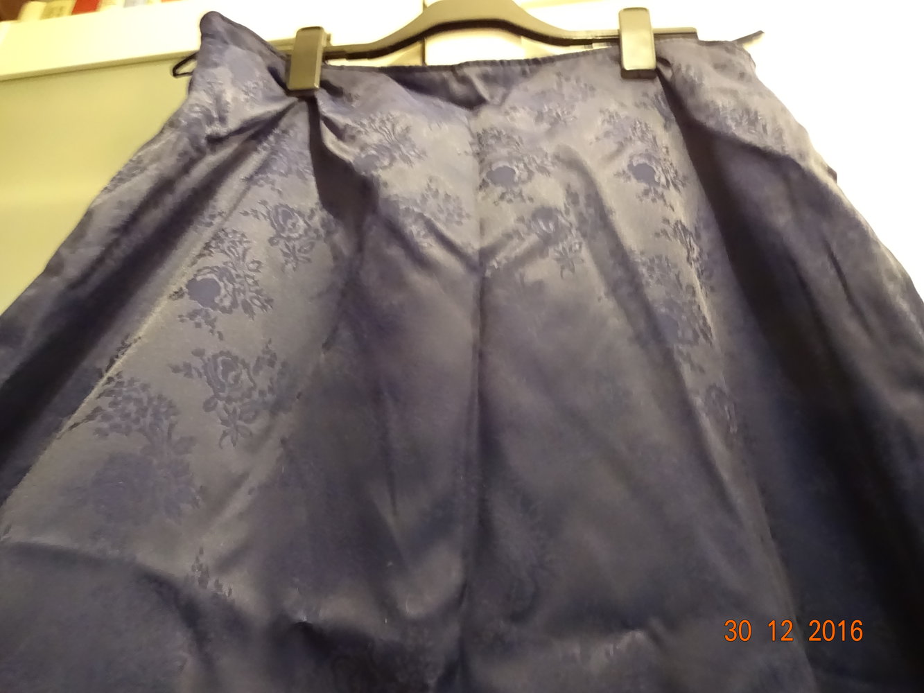 dunkelblauer Rosenrock