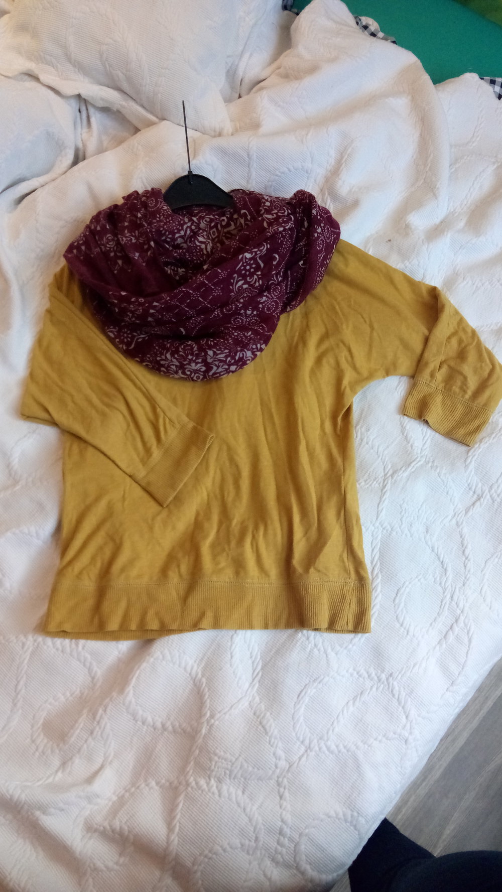 Currygelber Pullover 