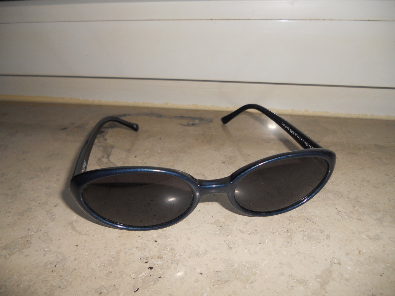 Dunkel Blaue Sonnen Brille von Guess