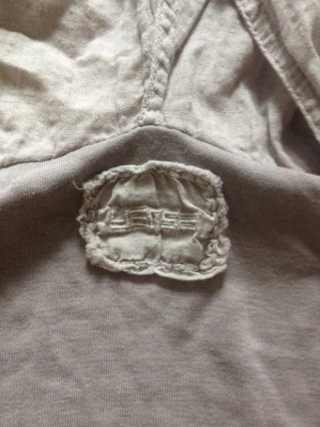 Zartes Oberteil mit Kapuze