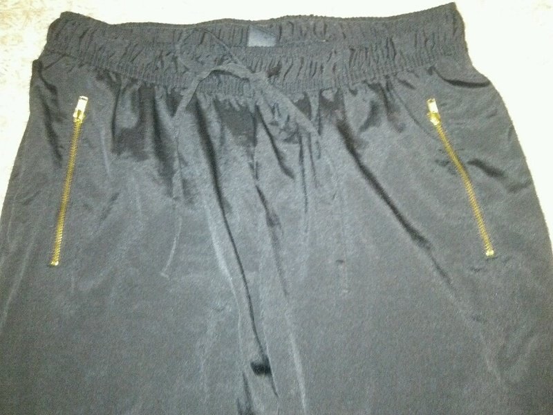 Elegante, schwarze Boyfriend-Hose von H&M