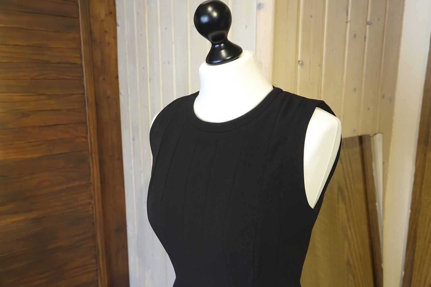 Schwarzes Kleid mit Faltenwurf NEU mit Etikett