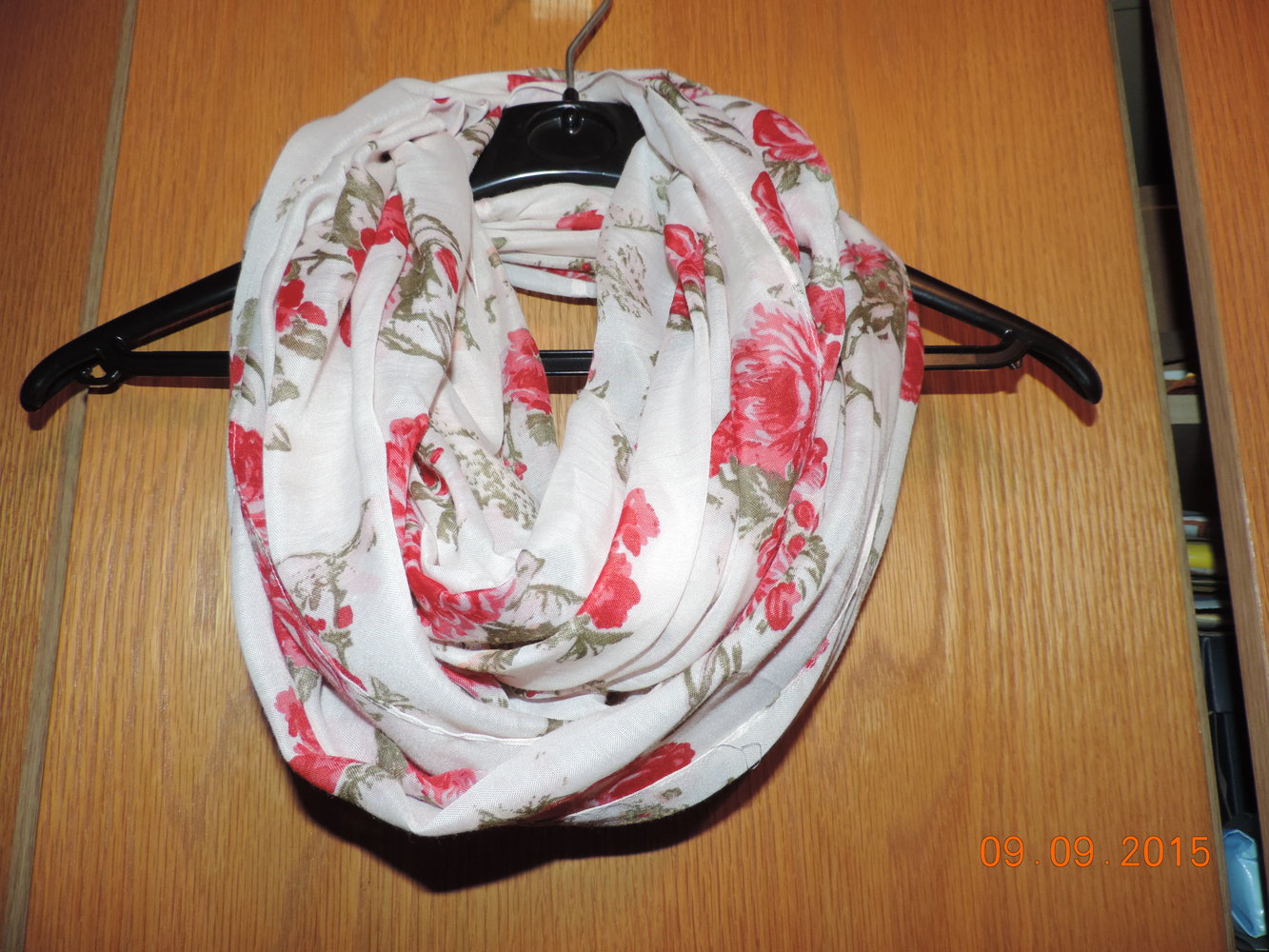 Pieces Loop Schlauchschal Schal Tuch weiß beige rot grün olivgrün Blumen