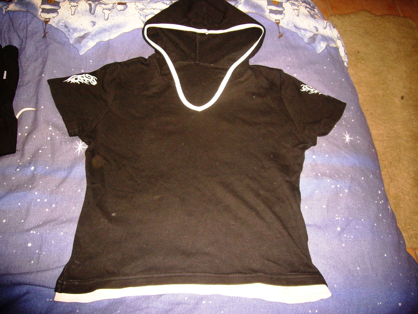 T-Shirt mit Kapuze Gothic Stil