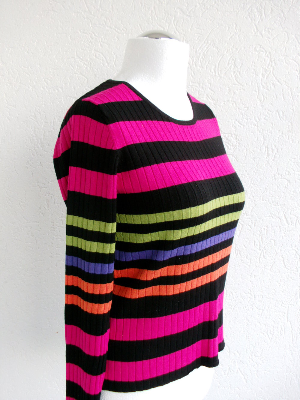 Pullover in neonfarben