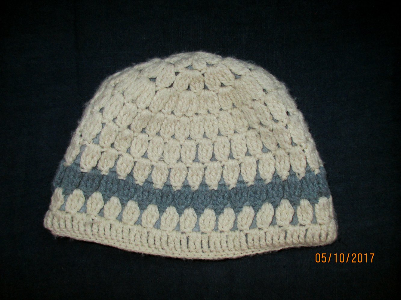 Warme Mütze in beige, grau-grün-blau, mit Fleece-Innenfutter