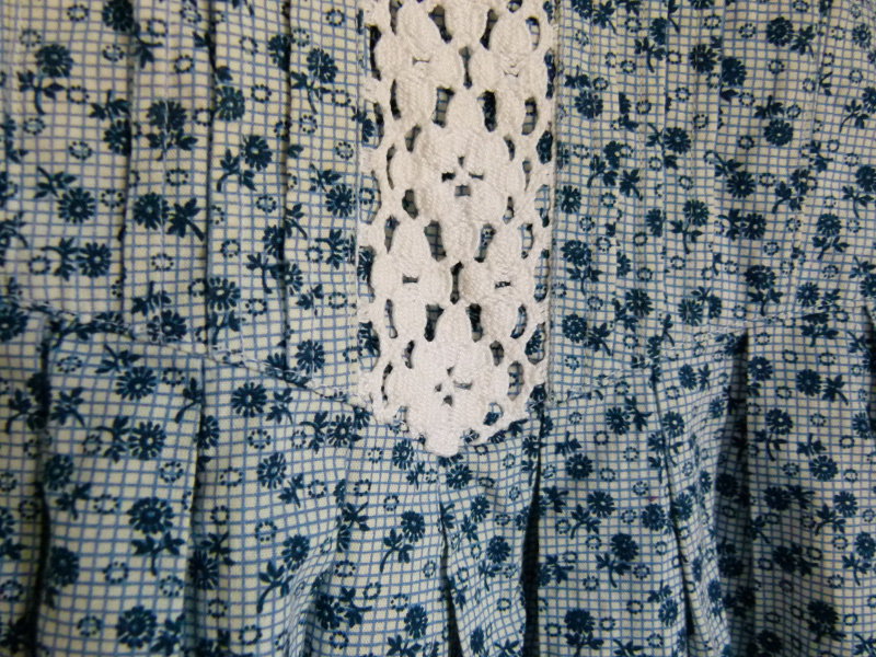 Folklore Kleid, hellblau blau mit Blümchenmuster, Trachten Mori Landhaus Retro Vintage Floral Hippie