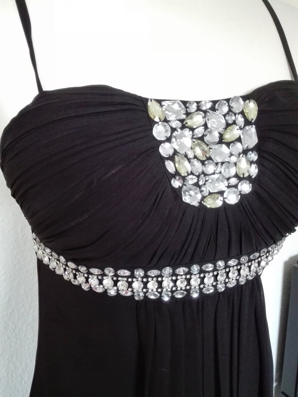 Schwarzes Abendkleid mit Silbernen Steinen