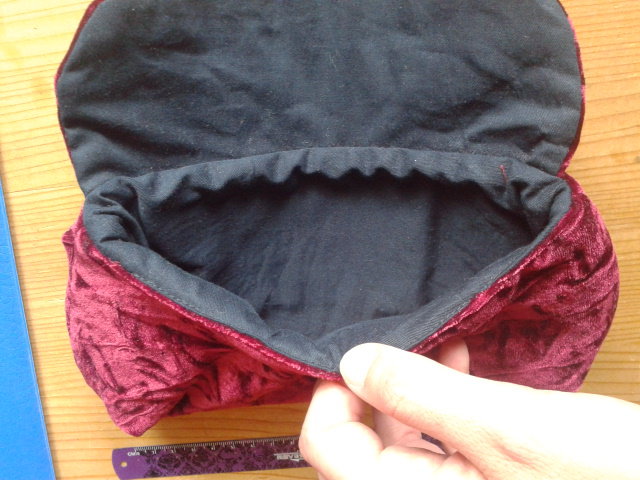 Kosmetiktäschchen, Tasche, rot, Samt, schwarz, DIY, selbstgenäht, selbstgemacht