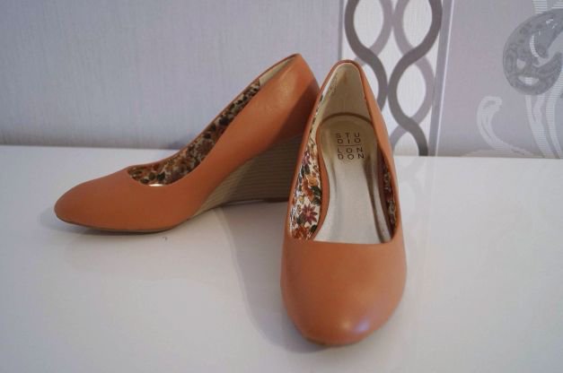 Schöne ocker braune Wedges Schuhe mit Absatz 39 Neu