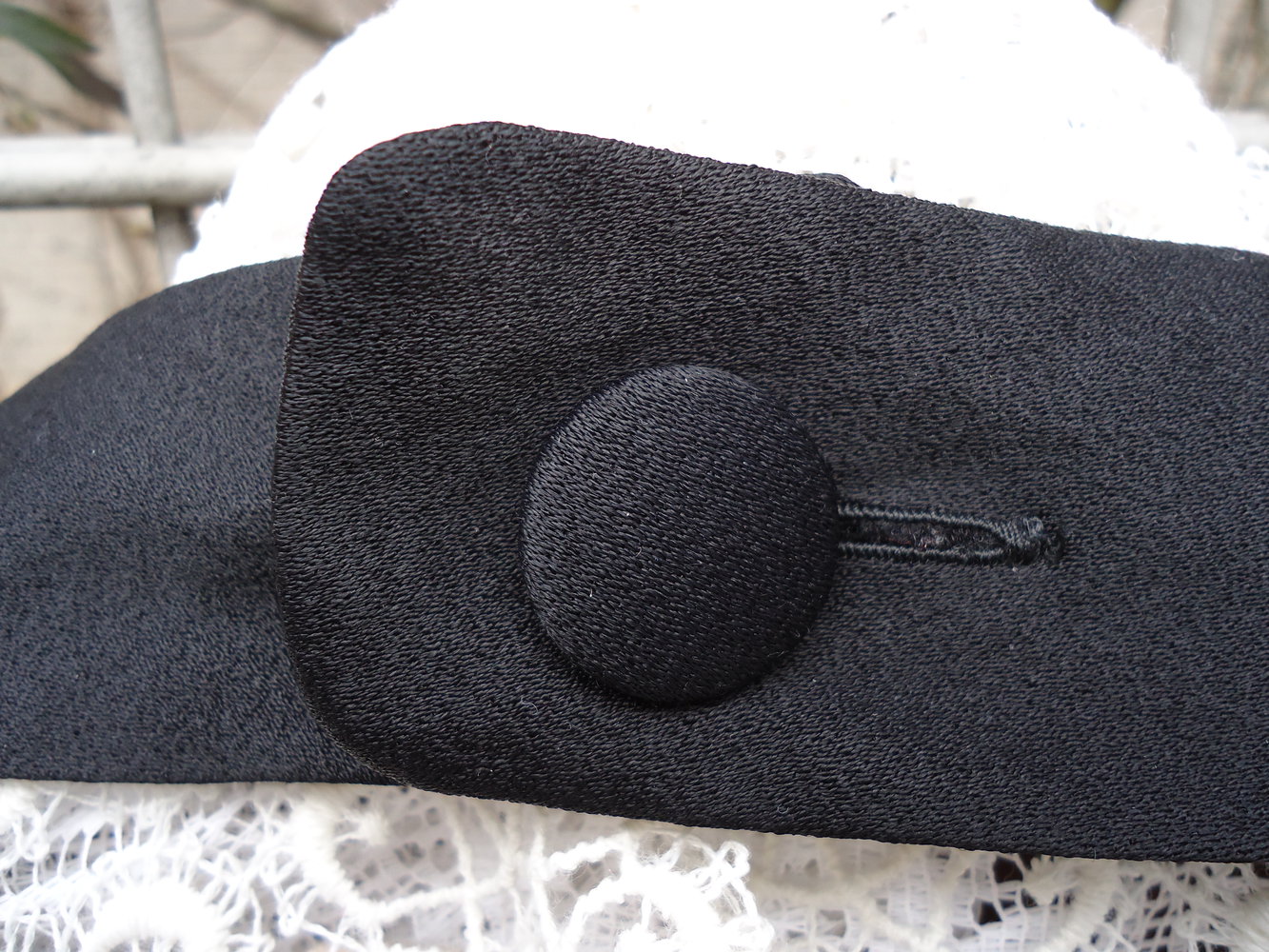 Besticktes langes Abendkleid