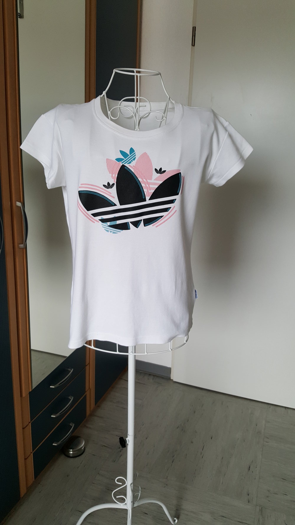 446. Adidas T-Shirt, Gr. S, weiß mit Logo
