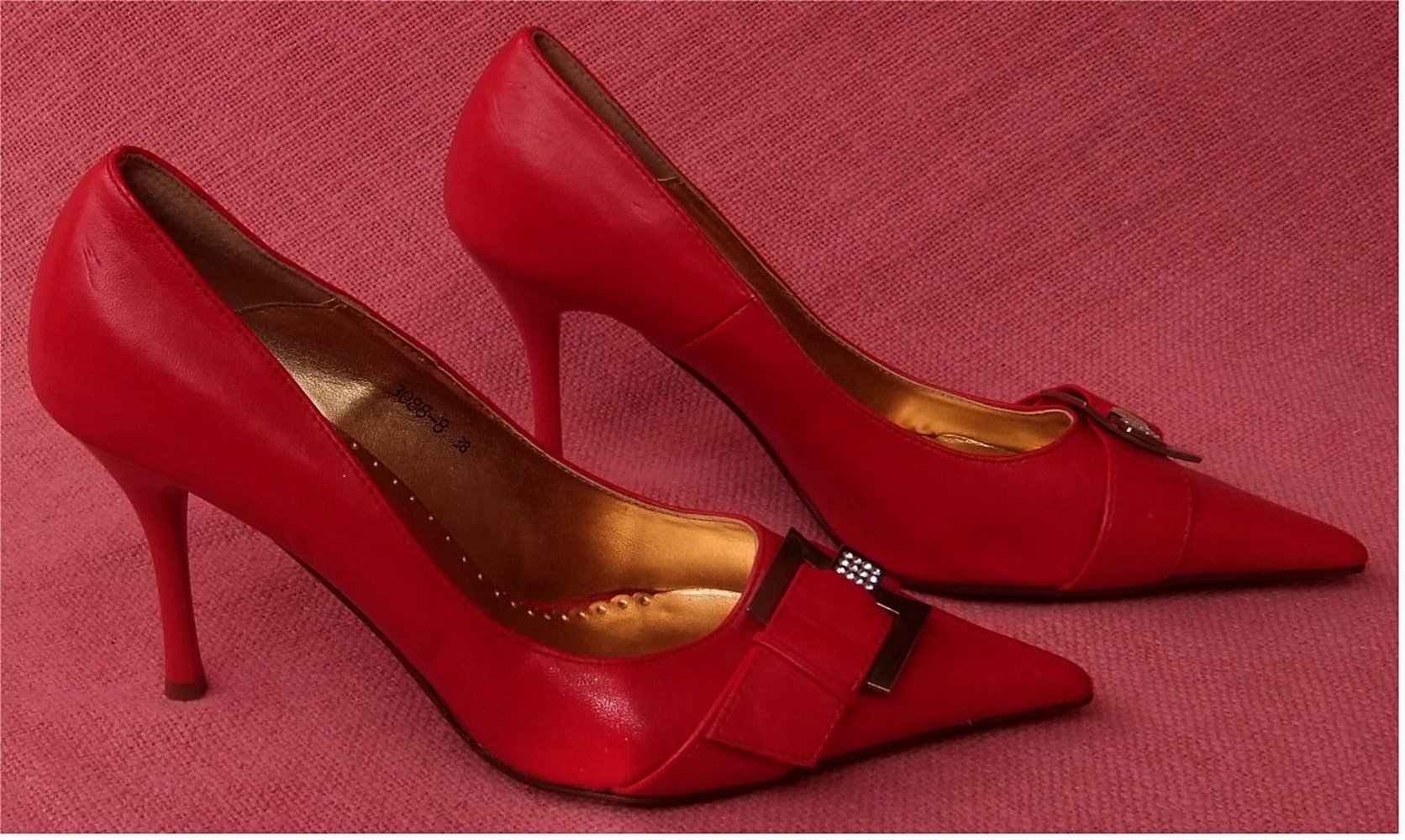 Spitzlaufende Bella Women Pumps rot mit Schnalle - Größe 38 - Absatz ca.8,5 cm