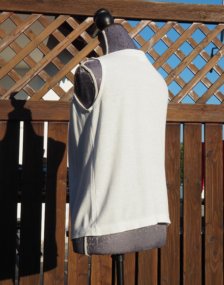 Weißes Top mit Wasserfallausschnitt in Gr. 36