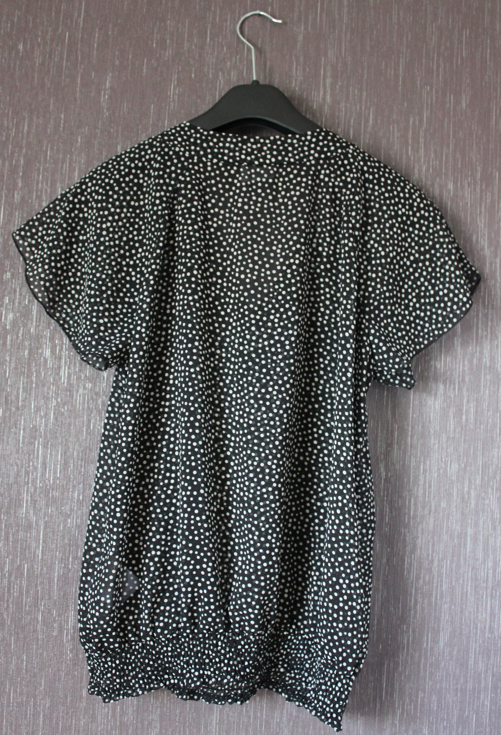 gepunktete Schluppenbluse