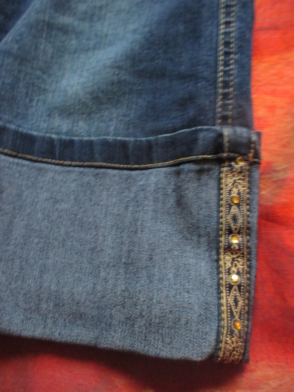 NEU Kronen Stickerei Strass Brokat Dreiviertel Stiefel Capri 7/8 Jeans Hose 