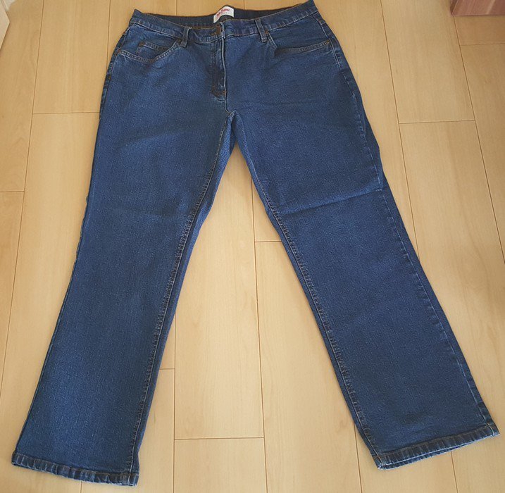 Jeans  in der Gr. 44 kaum getragen