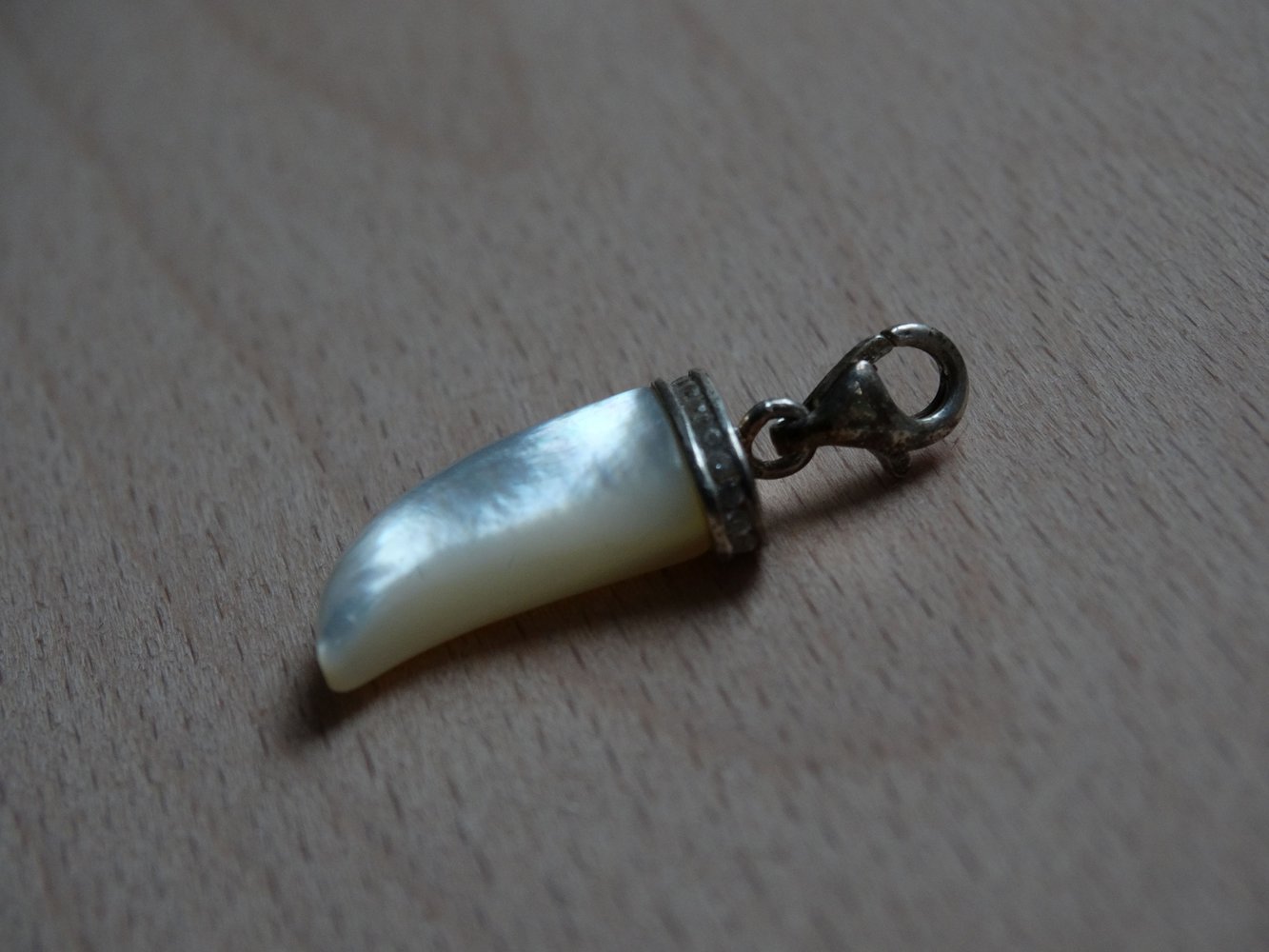 Edler Anhänger / Charm von Thomas Sabo, 925er Silber/Perlmutt/Zirkonia