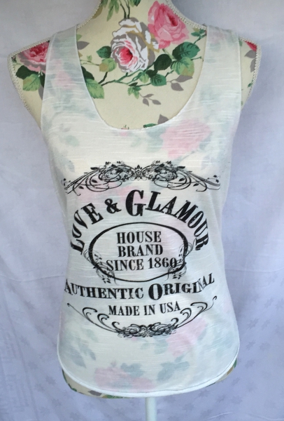 Weißes Top mit Schriftzug