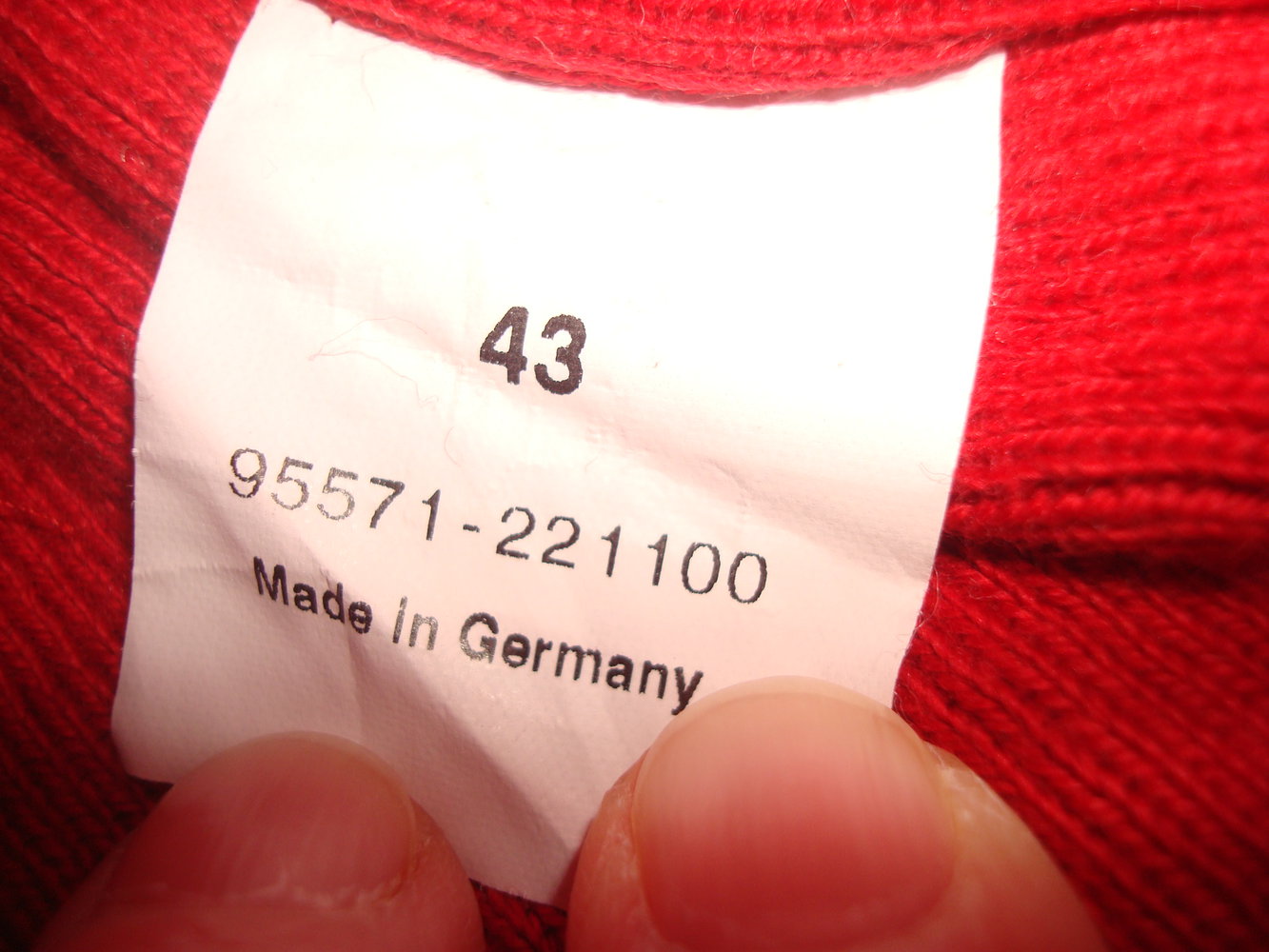 schöne warme Mütze mit Ohrenklappen