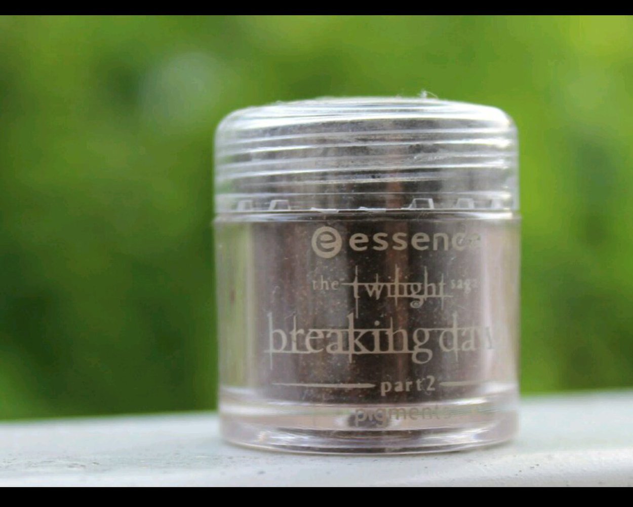 essence twilight breaking dawn Pigment 
