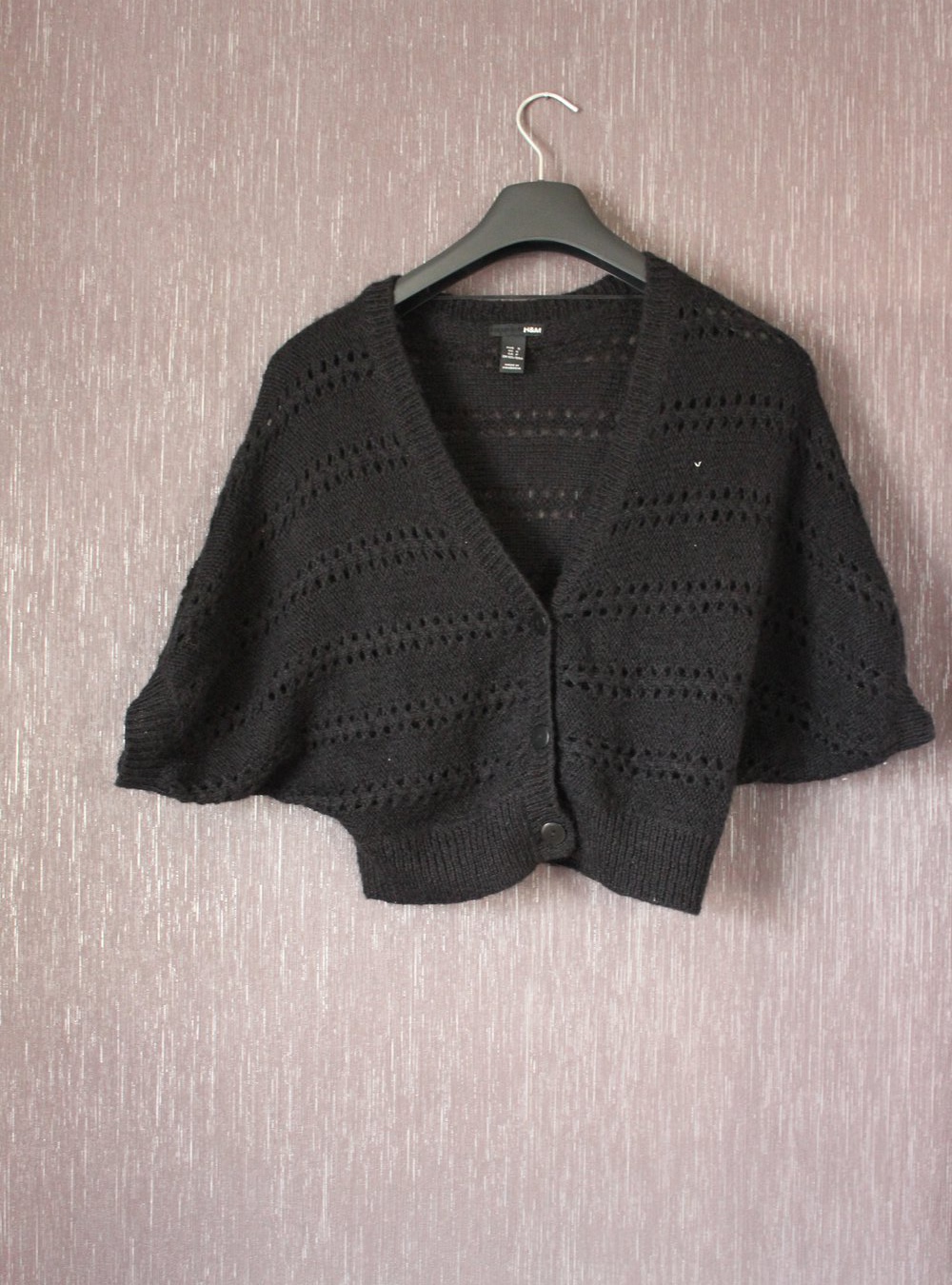 schwarze Strickjacke