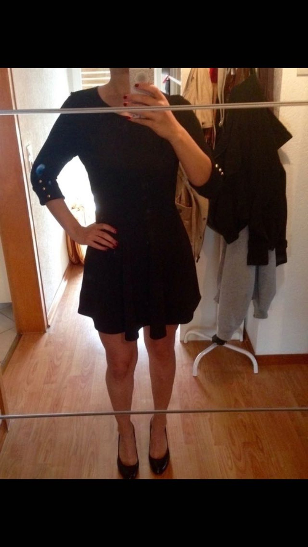 #Schwarzes Kleid #Goldene Knöpfe #asos