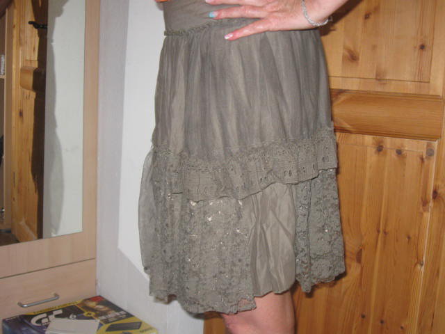 *** Hübscher Rock mit Spitze ***