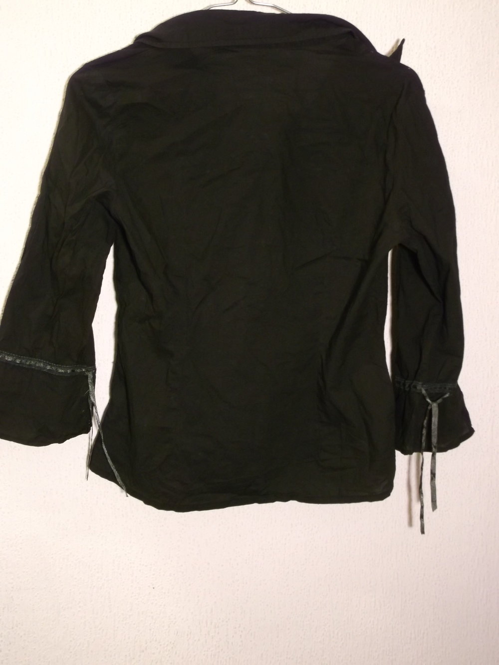 süßes schwarzes Hemd mit Spitzenborte 