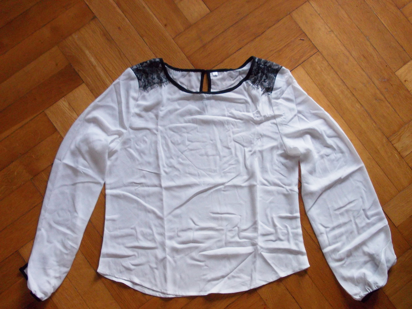 NEU Langarm Bluse Gr.S 36 38 weiß schwarze Spitze 