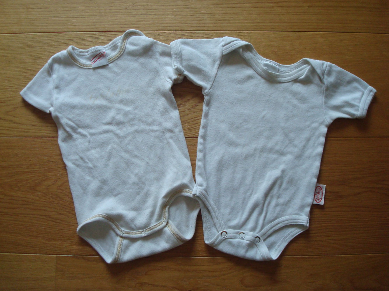 2 Bodys Kurzarm in Weiß Unisex Gr. 62