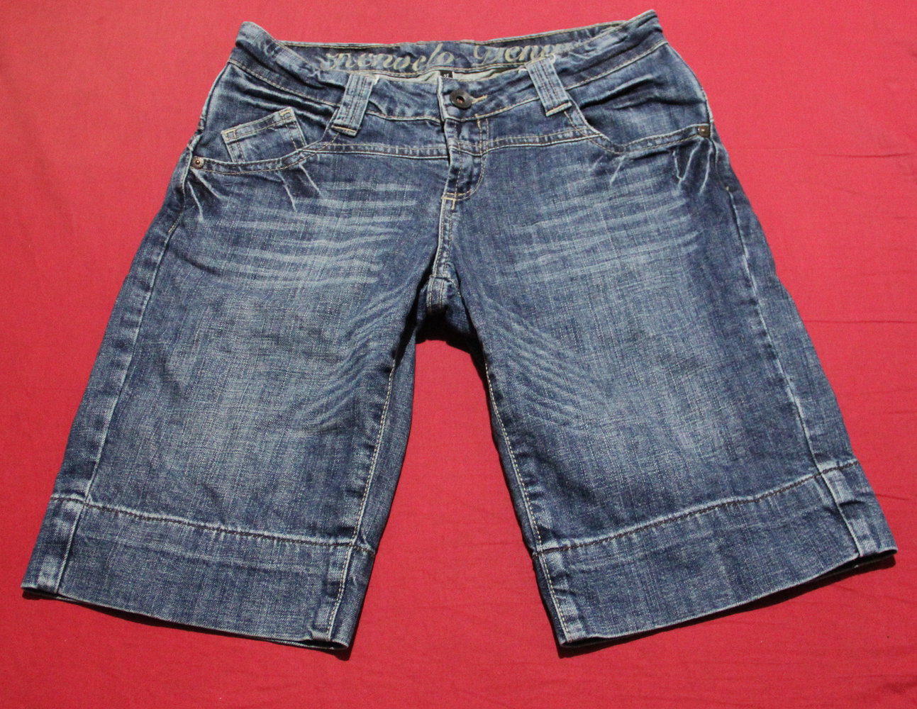 Knielange Jeans Gr. 27