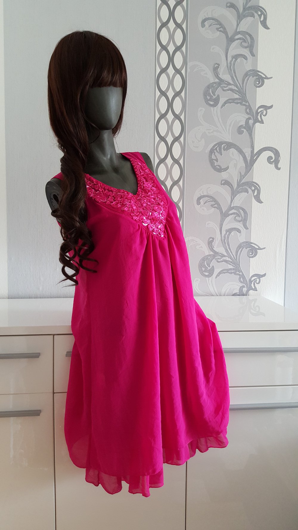 Schönes Kleid mit Blumen bestickt pink magenta ausgez. M / L 38 40 passt jedoch auch bei 42 XL