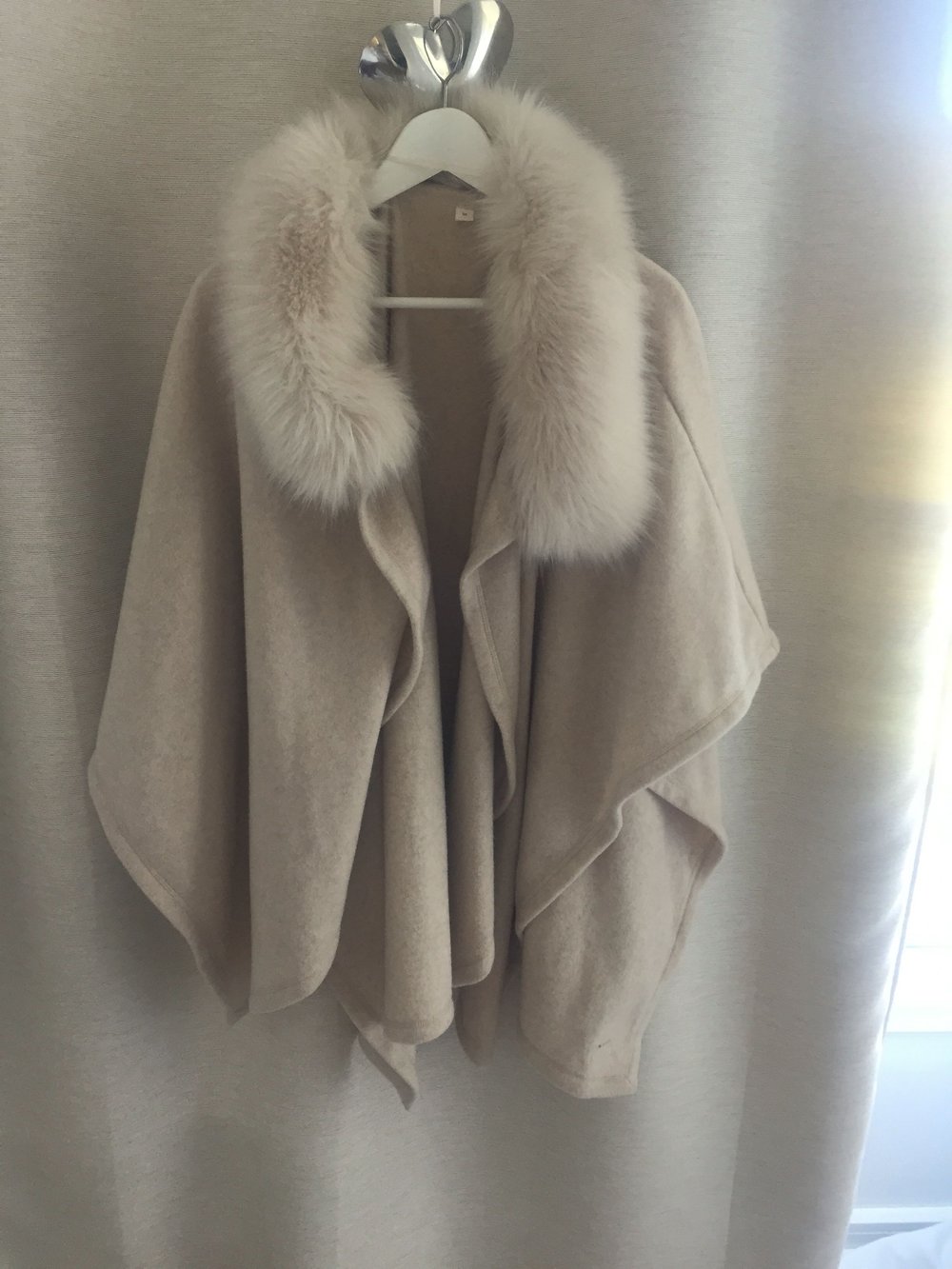 Poncho mit Fell • beige 