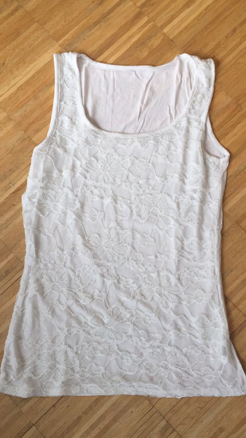 Weiß besticktes Top