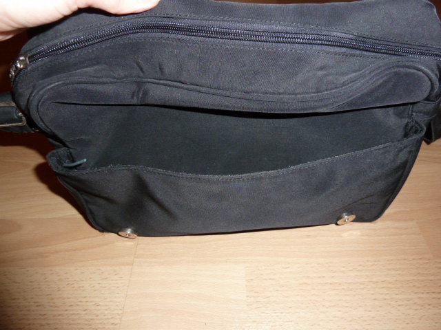 große schwarze Tasche
