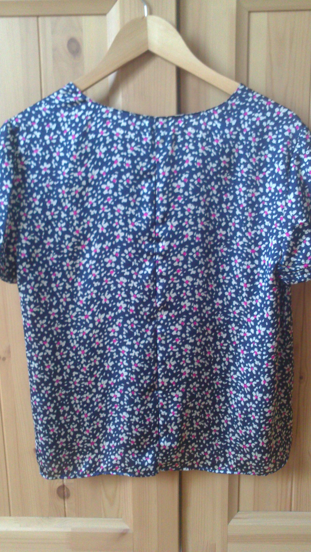 Seidige Bluse mit Blumenprint, Zara