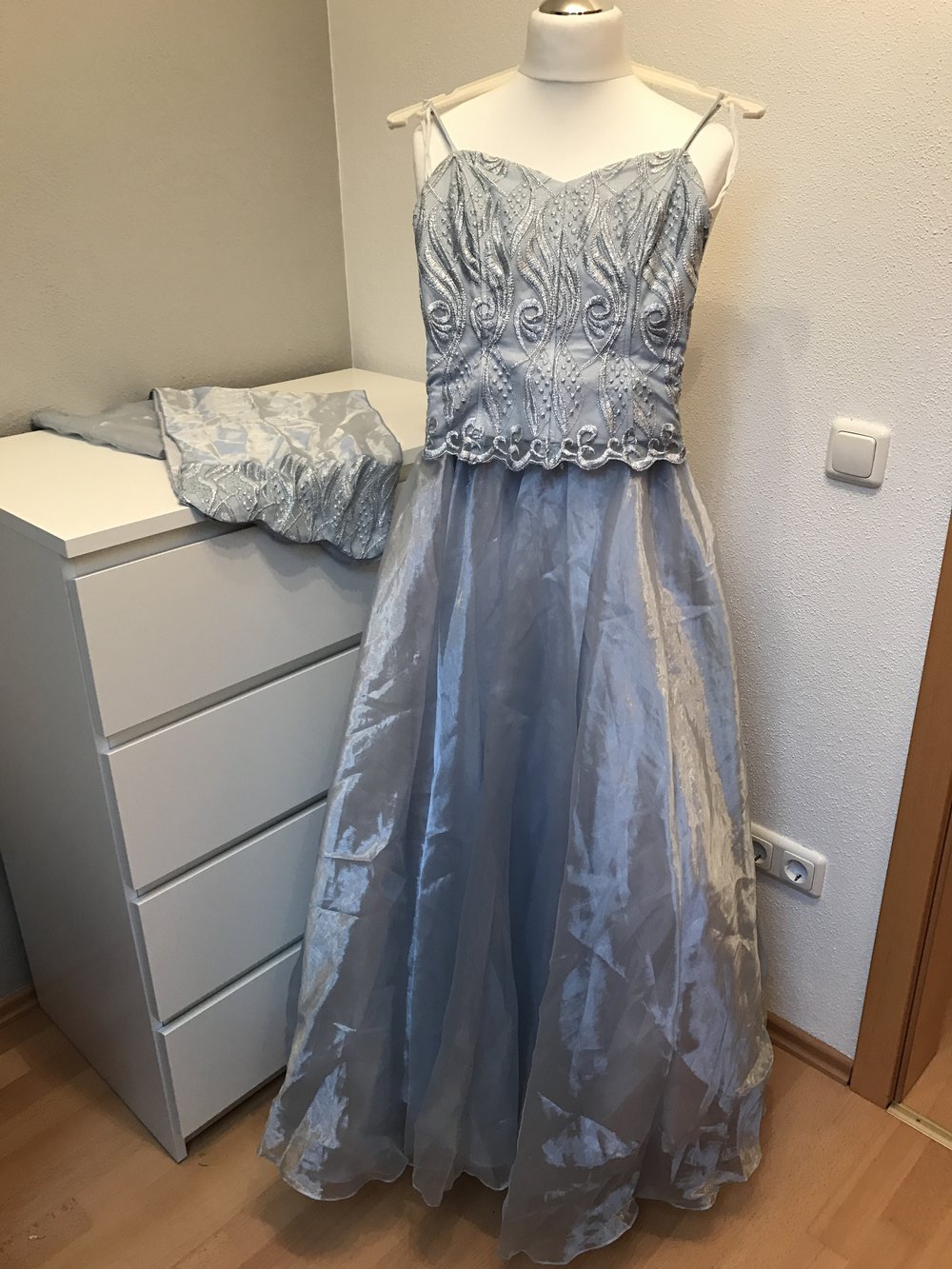 *Schönes hellblaues auffälliges Abendkleid von Fashion New York in der Gr. XS*