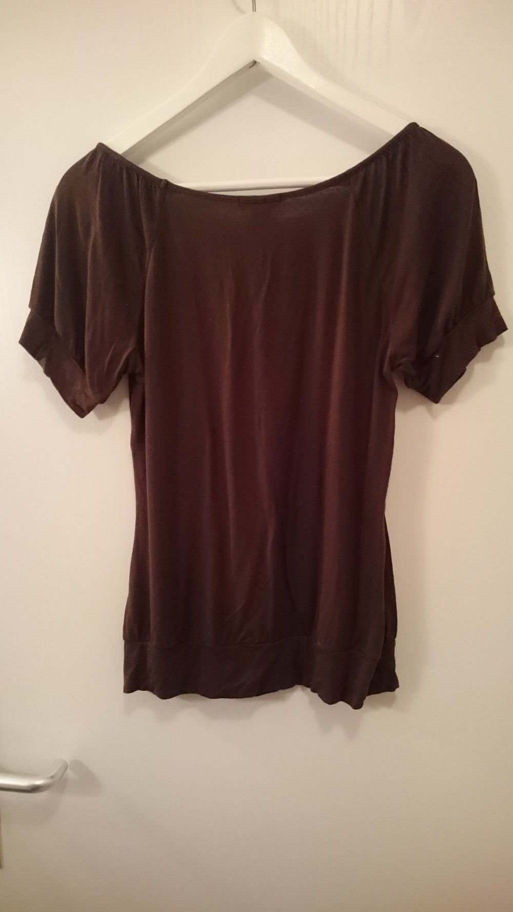 Dunkelbraunes, weites T-Shirt