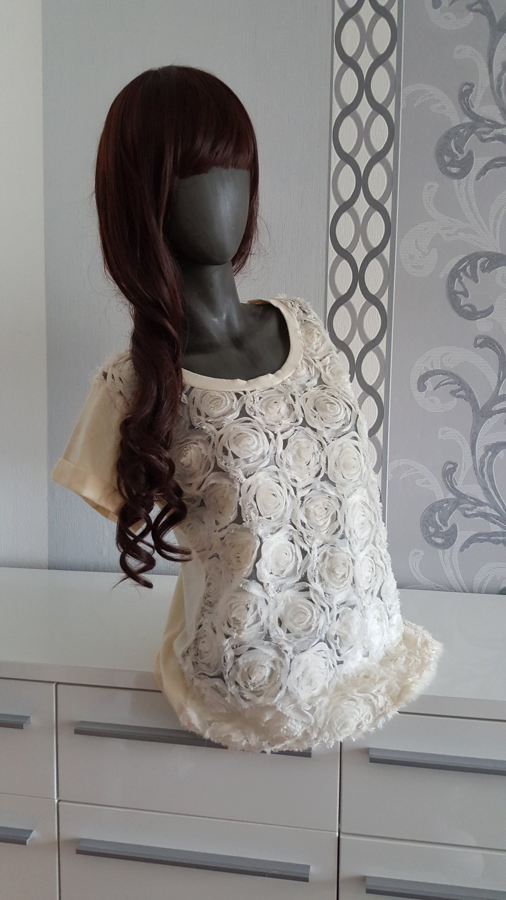 Oberteil Creme mit 3D Blumen M 38 / 40