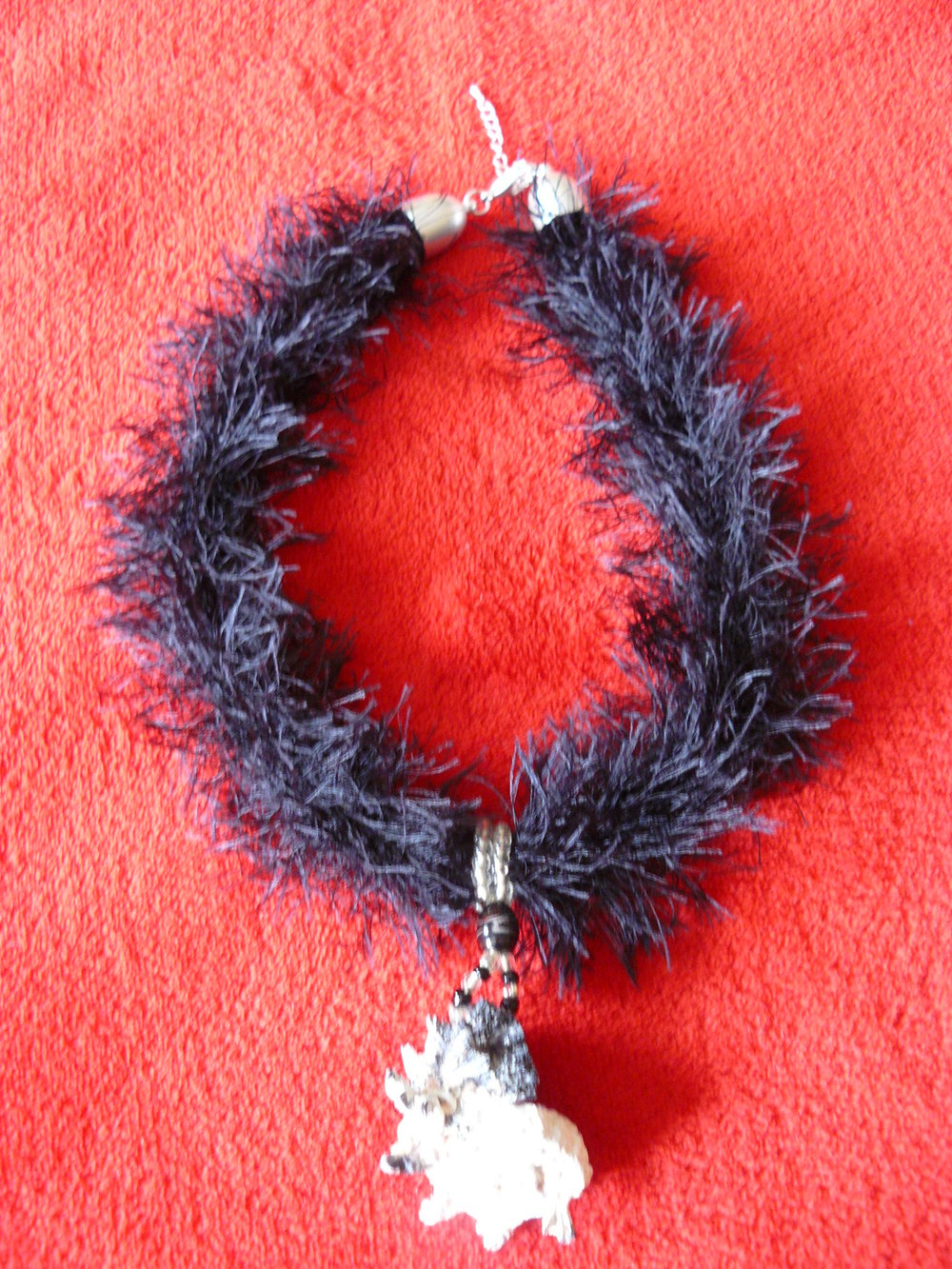 Kette oder Halsband mit ausgefallenem Anhänger