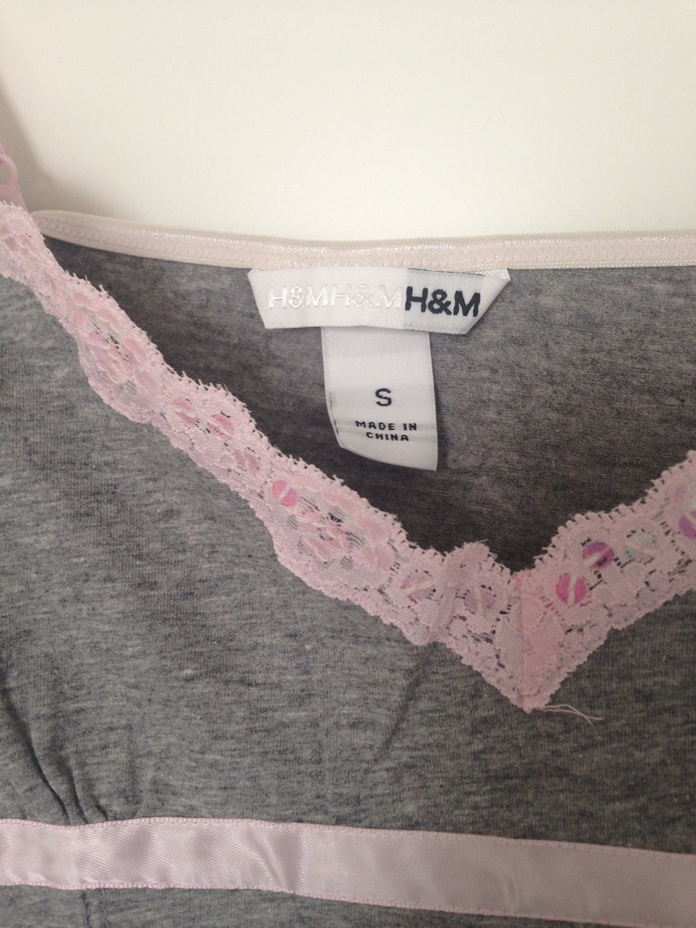 graues Träger Top mit Spitze