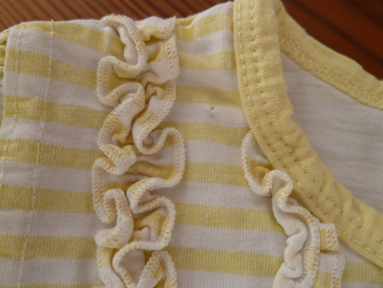 Süßes Kleidchen Gelb Weiss gestreift Gr. 80 Shirt Kleid Rüschen Streifen